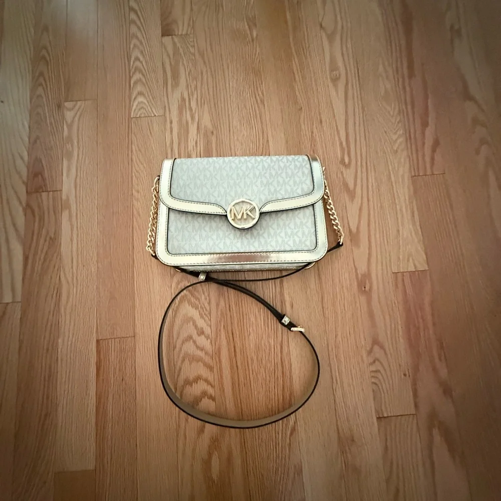 Michael Kors Pale Gold Shoulder Bag “Leida” with Structured Design - Picture 2 of 6